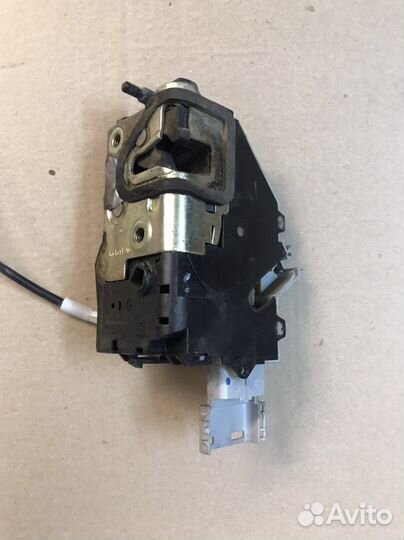 Замок задней левой двери Peugeot 407
