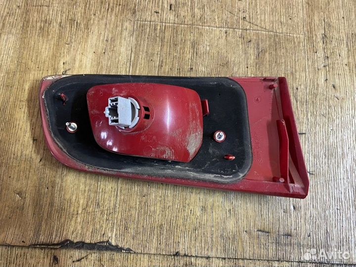 Фонарь задний правый(в крышку багажника) Мазда 2(1