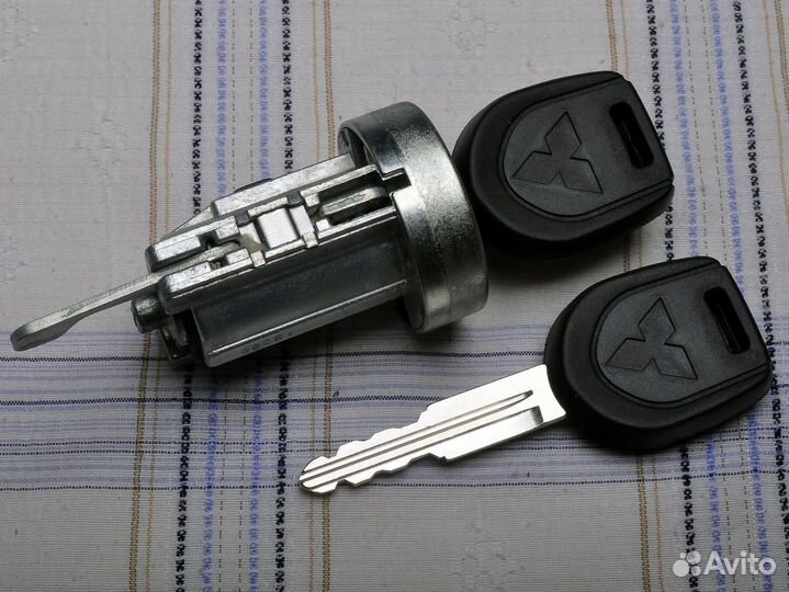 Личинка замка зажигания Mitsubishi MR972204