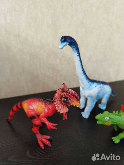 Фигурки динозавров
