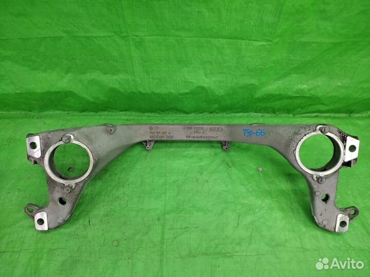 Балка крепления двигателя Volkswagen Touareg