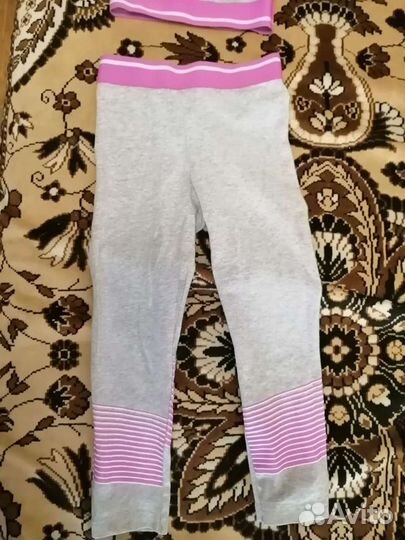 Спортивный костюм: леггинсы и топ