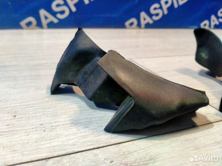 Уплотнительная резинка Toyota Mark Ii JZX100 1jzge