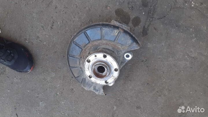 Кулак.левый рено логан 2