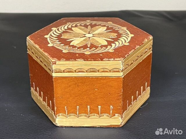Шкатулка деревянная шестиугольная