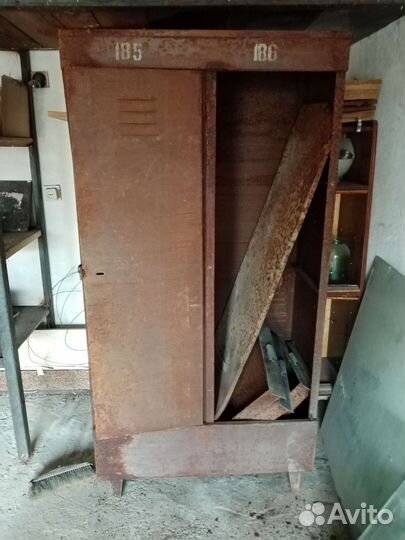 Стекло бу, зеркальные полки, металлический шкаф