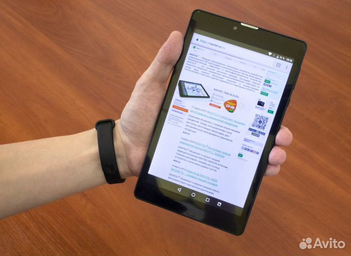 Большой планшет-навигатор Navitel T500 3G Auto