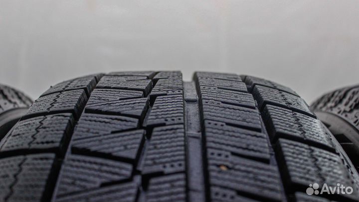 Bridgestone Blizzak Revo GZ 215/60 R17 96S