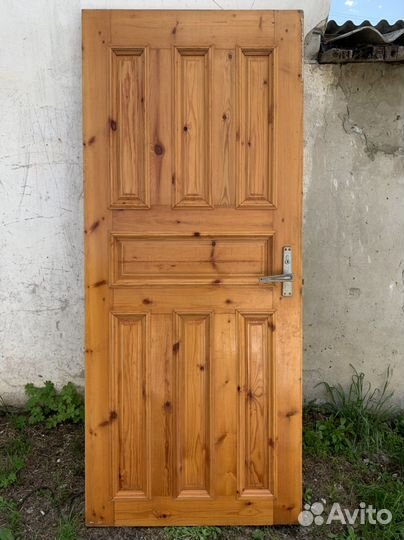 Дверь входная деревянная