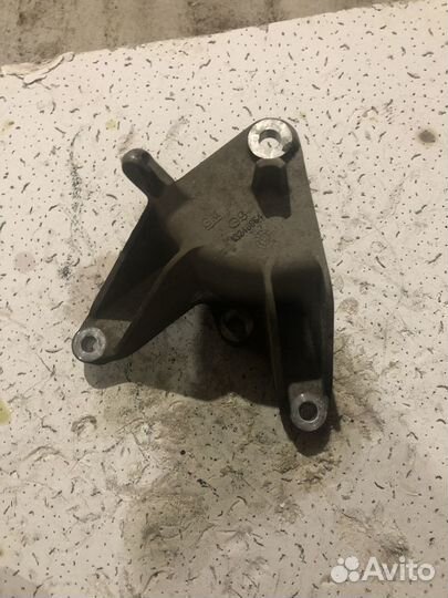 Кронштейн двигателя задний Opel Astra J