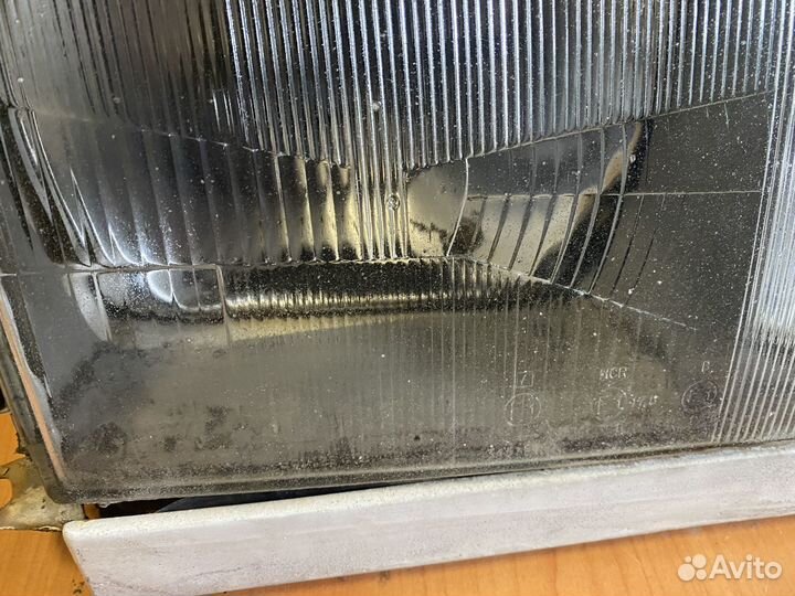 Фара правая Mercedes W124 дорестайлинг