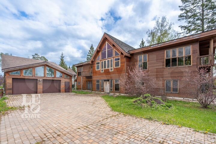 Дом 432,7 м² на участке 24,6 сот.