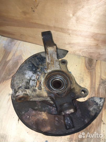 Поворотный кулак левый джили емгранд