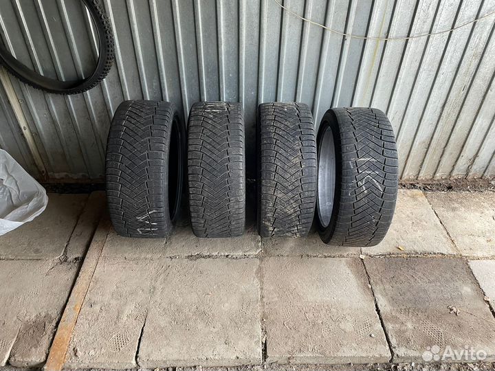 Pirelli Ice Zero 235/40 R19 96H