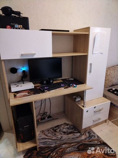 Письменный стол