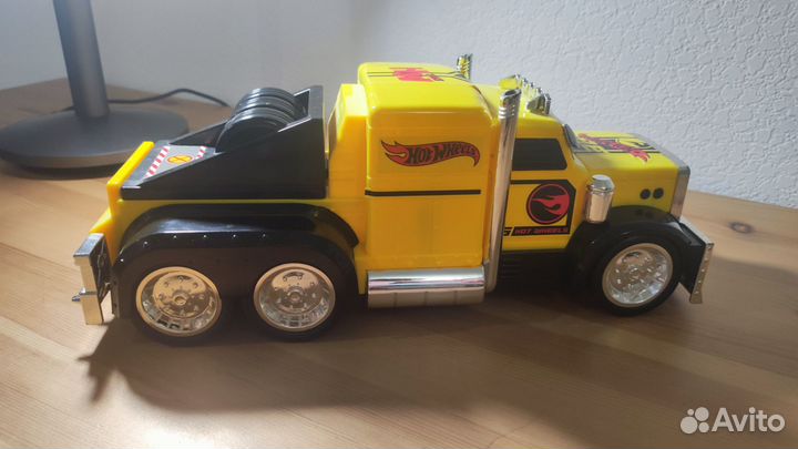 Hot wheels грузовик