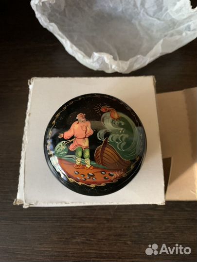 Шкатулка металлическая