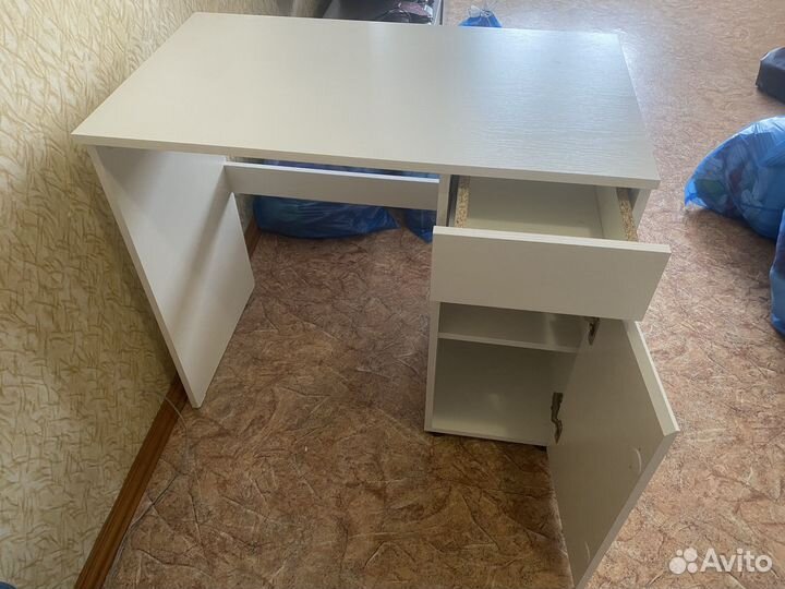 Компьютерный стол IKEA белый