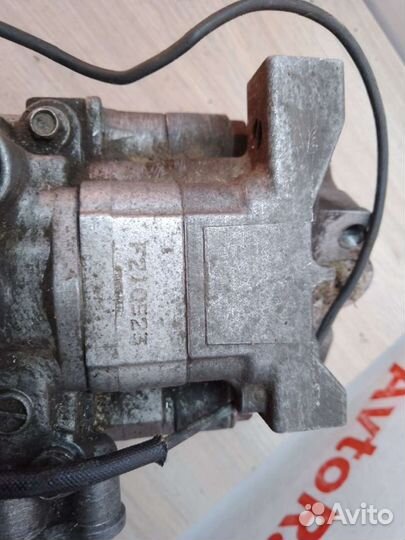 Компрессор кондиционера Mazda Familia ZL