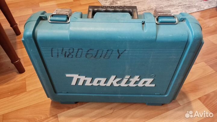 Забронировано Шуруповерт makita 6281d на запчасти