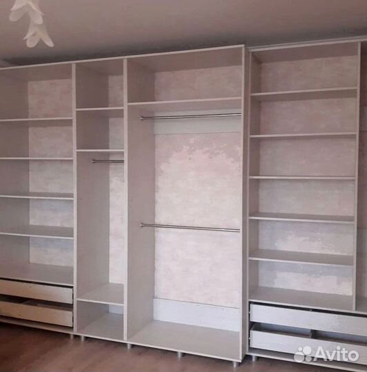 Шкаф распашной в комнату с зеркалом минимальные ср