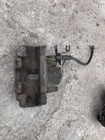 Суппорт передний skoda octavia