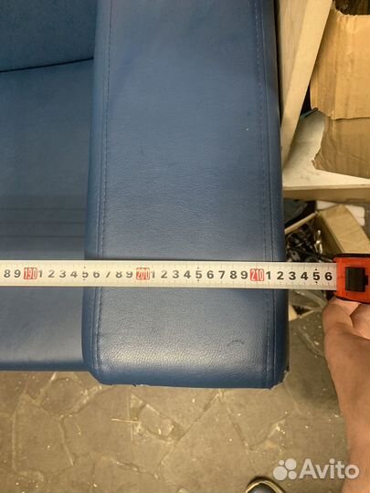 Офисный кожаный диван