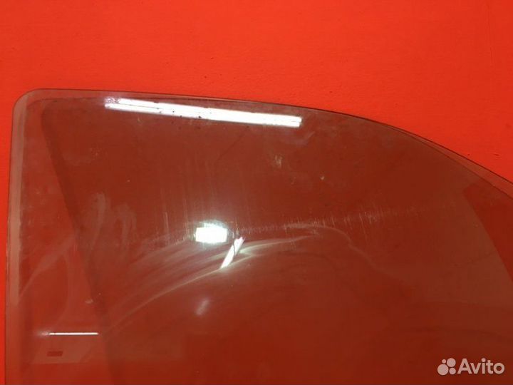 Стекло двери переднее правое Nissan Navara D40