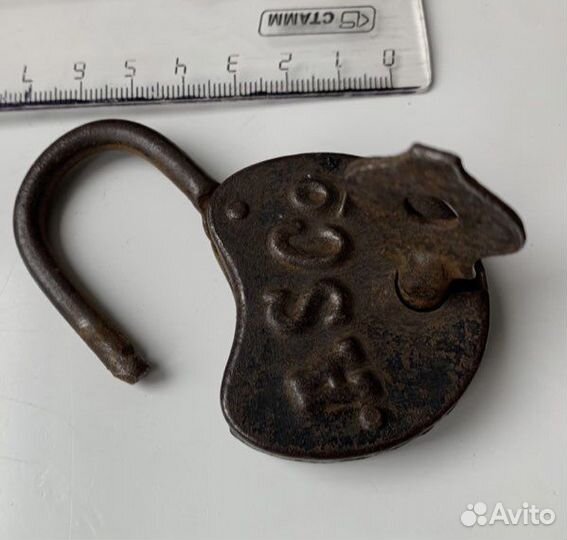 Навесной замок старинный