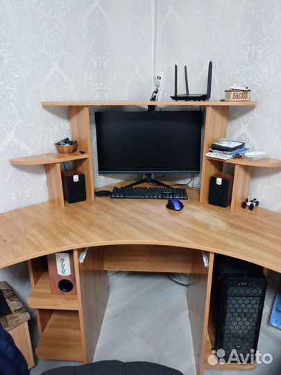 Компьютерный стол