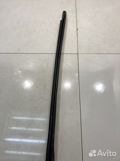 Уплотнитель двери (передний, правый) (Jaguar XE)