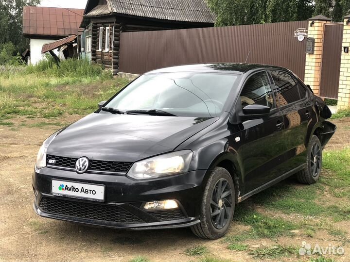 Volkswagen Polo 1.6 МТ, 2012, битый, 221 000 км