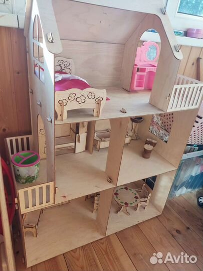 Кукольный домик с мебелью