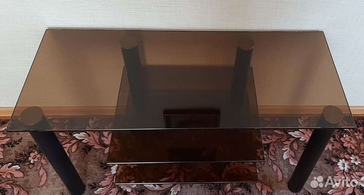 Стеклянная тумба под тв