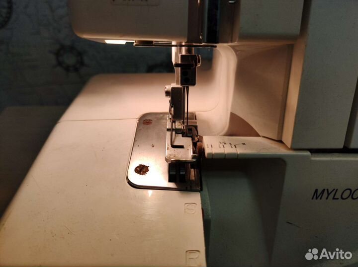 Швейная машина Janome