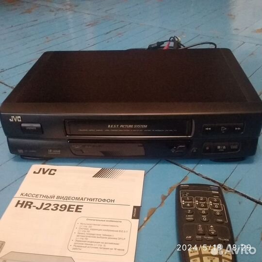 Видеомагнитофон кассетный JVC