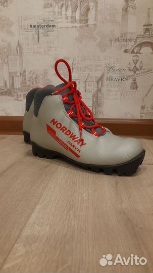 Лыжные ботинки