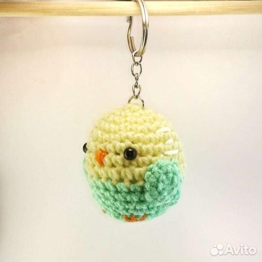 Вязаная игрушка брелок