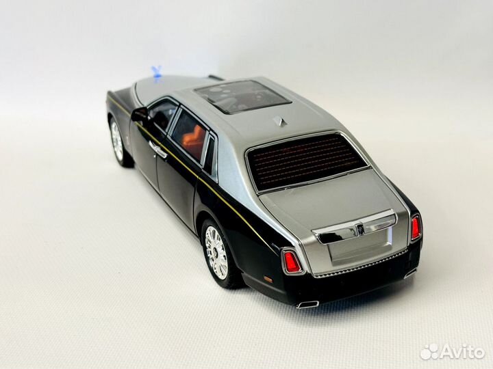 Инерционная машинка Rolls-Royce Phantom 1:20