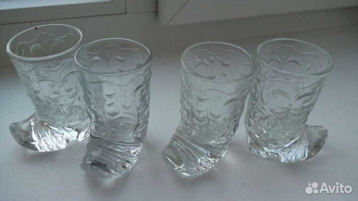 Кувшин и рюмки