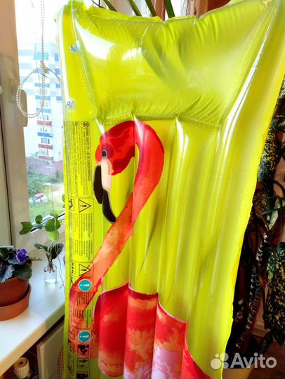 Пляжный надувной матрас 