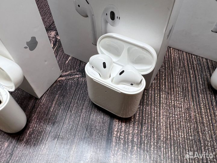 Apple AirPods 2 Wireless Charging Case