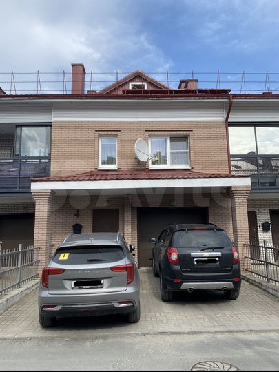 Таунхаус 230 м² на участке 1 сот.