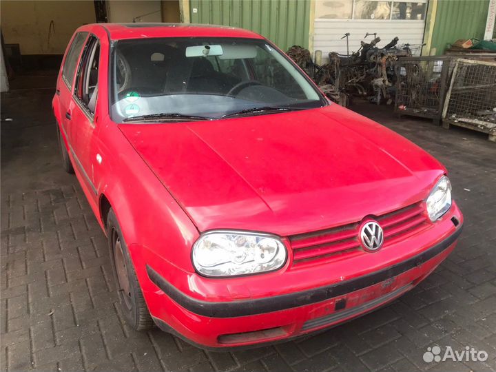 В разбор на запчасти Volkswagen - Golf 4 1997-2006