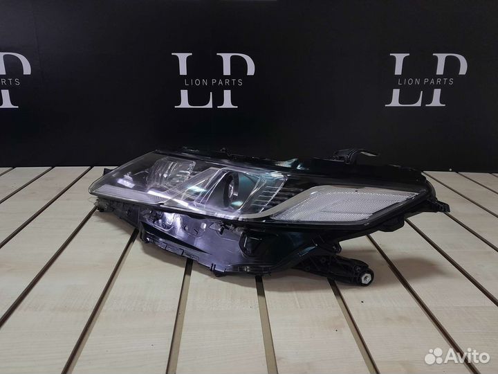 Фара левая Toyota camry 70 рестайлинг