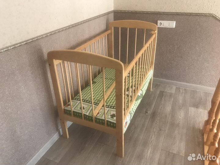 Кровать детская деревянная с матрацом