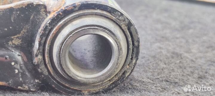 Правый рычаг Nissan Primera P11