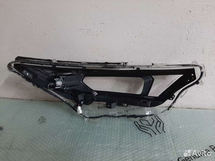 Стекло фары левое Toyota Rav 4 XA50