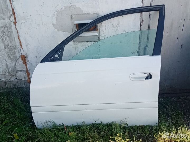 Двери на Toyota Caldina левые перед, задние