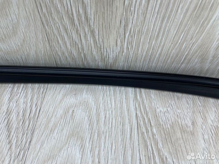 Уплотнитель стекла двери задний левый Hyundai Ix35